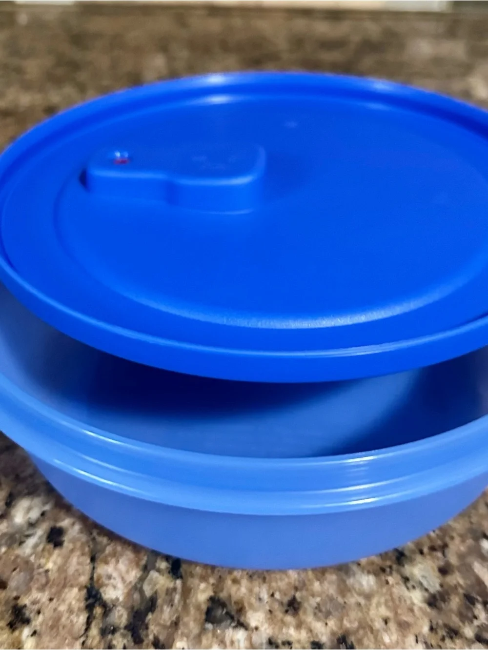 Tupperware crystal wave Container 4 1/4 cups - 1 liter - blue color